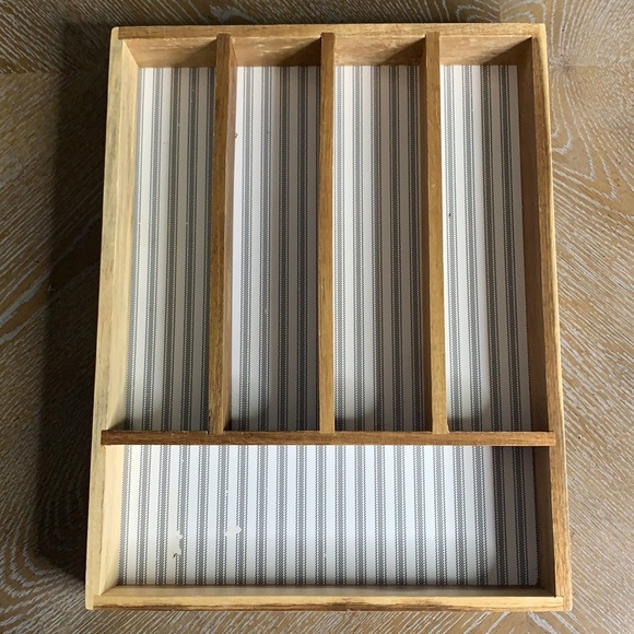 BEE & WILLOW HOME (Acaia) + BAMBOO 5 Sectional Tray For Flatware - Picture 2 of 6